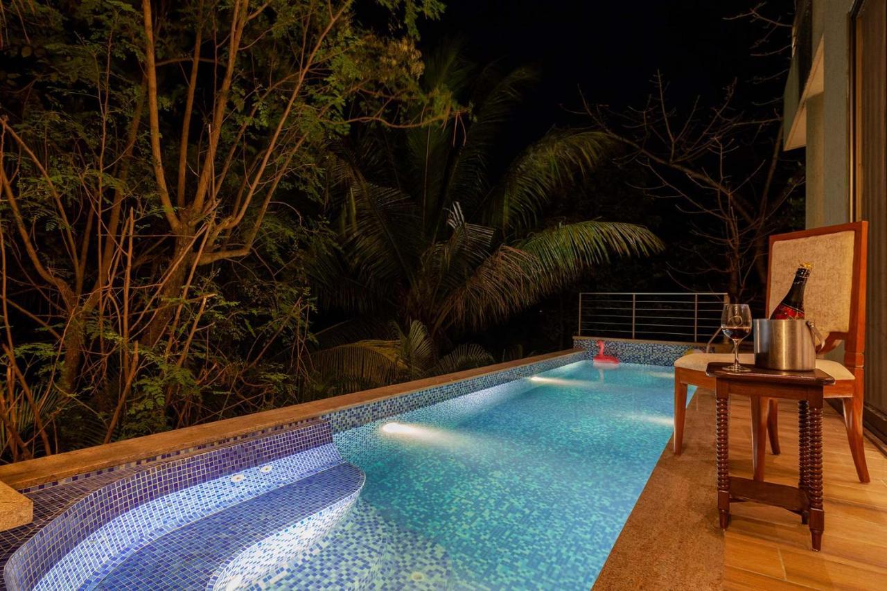 אליבג The Blue Horizon By Stayvista - Featuring A Beach-View Villa With A Swimming Pool, Indoor Games, And A Relaxing Balcony מראה חיצוני תמונה
